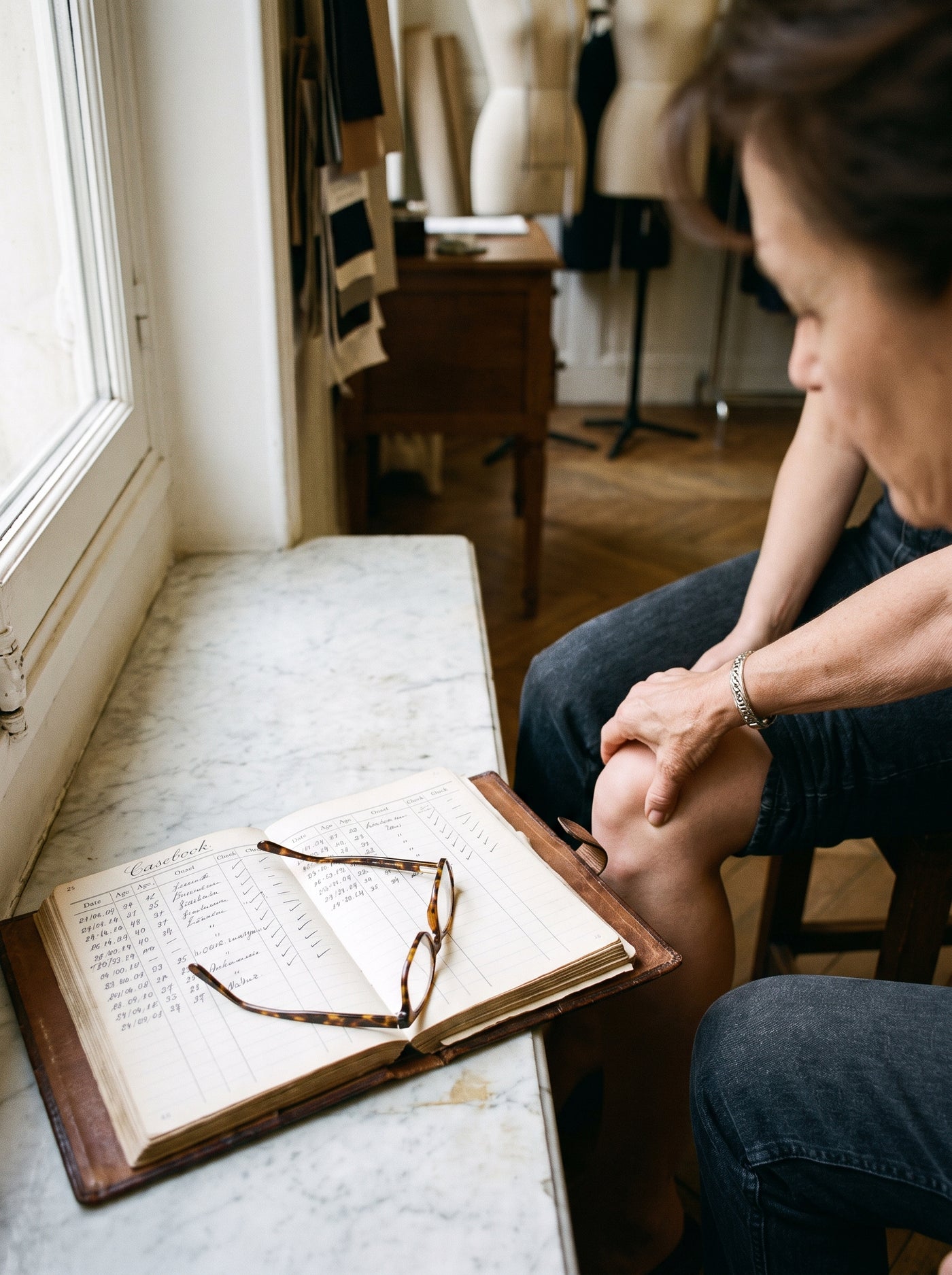 A French Aesthetician's Fitting-Room Ledger: Why the Legs That Collapse in One Summer Are Not the Legs Your Doctor Was Trained On